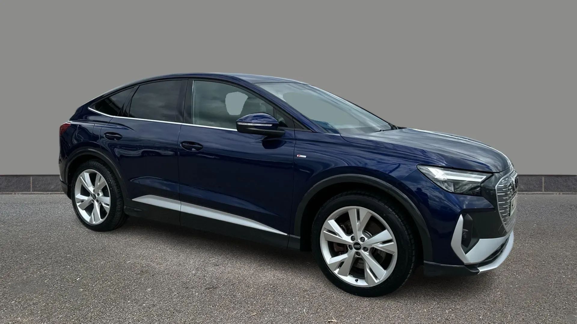 Q4 Sportback e-tron