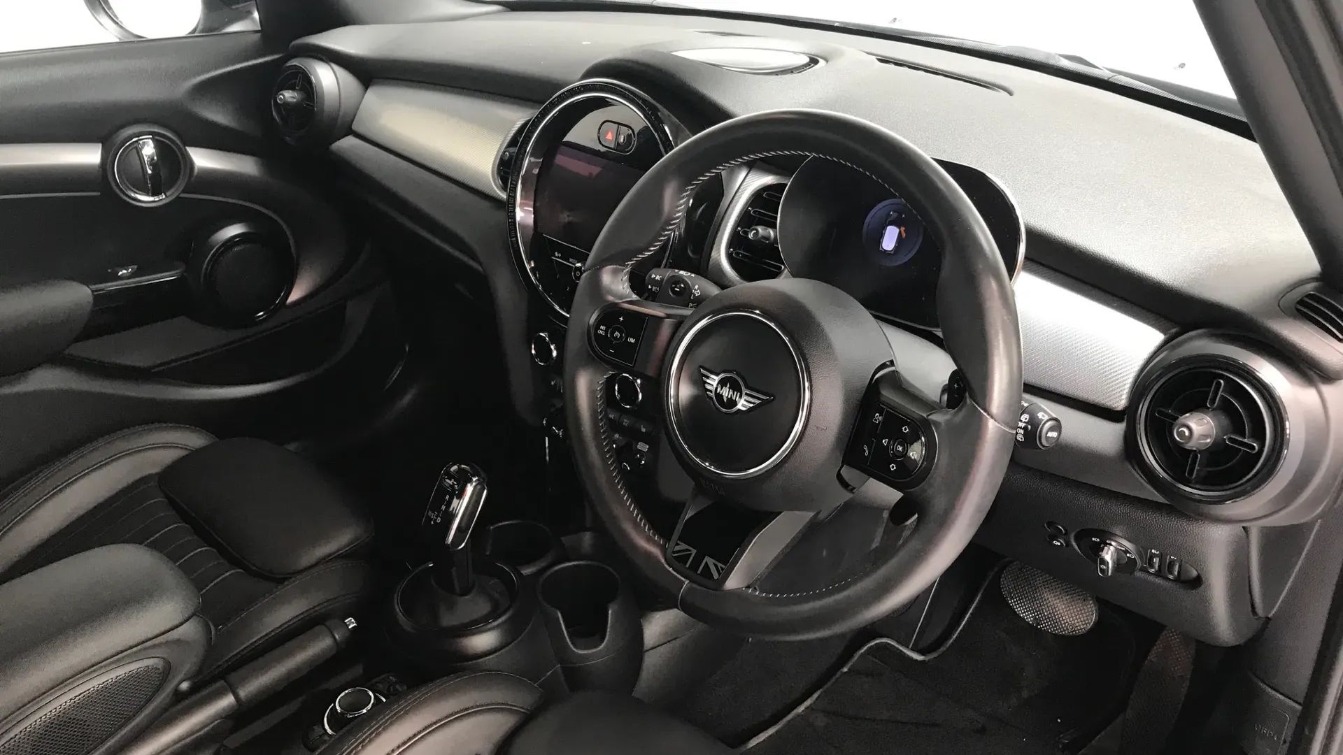 2023 MINI 5-Door Hatch