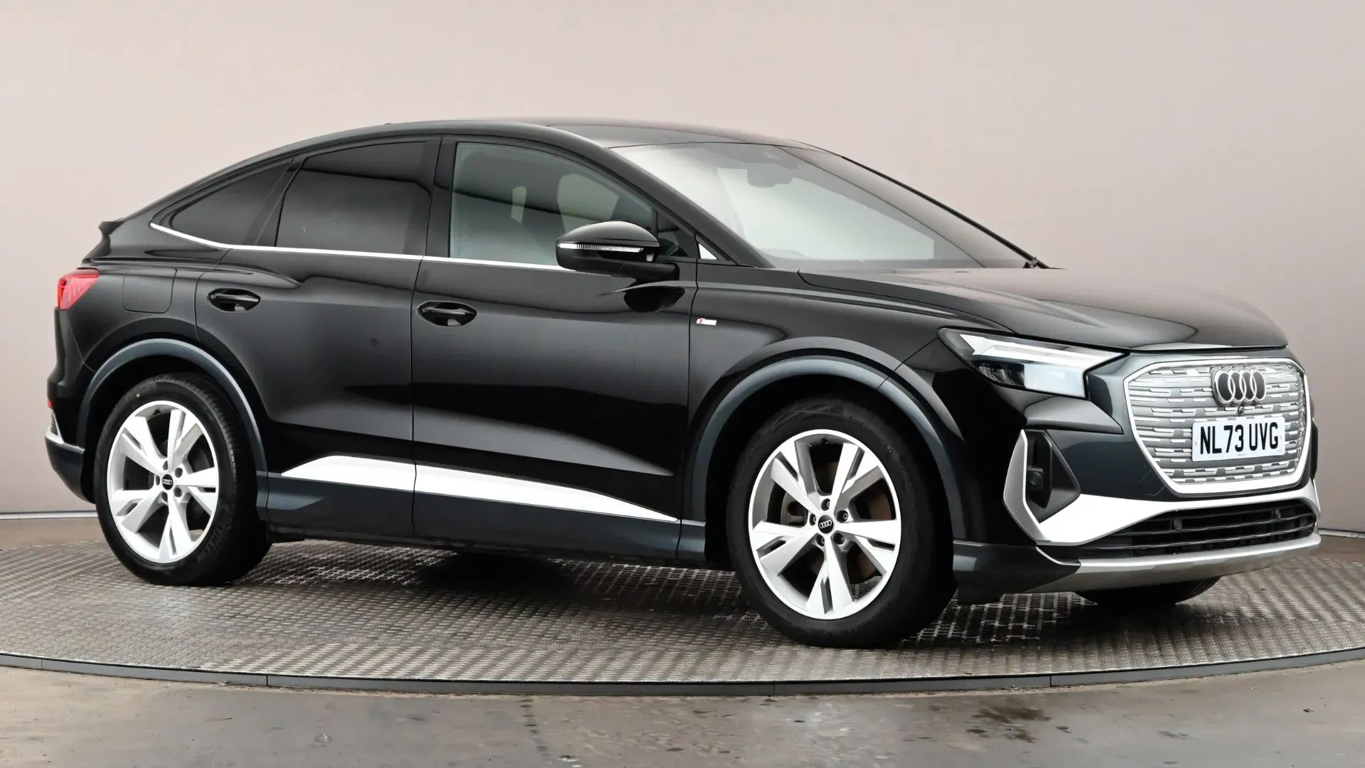 Q4 Sportback e-tron