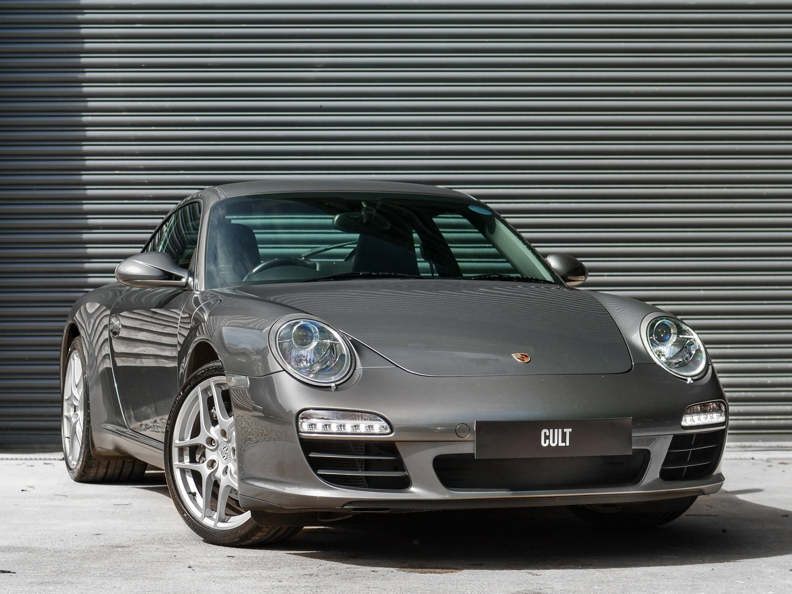 911