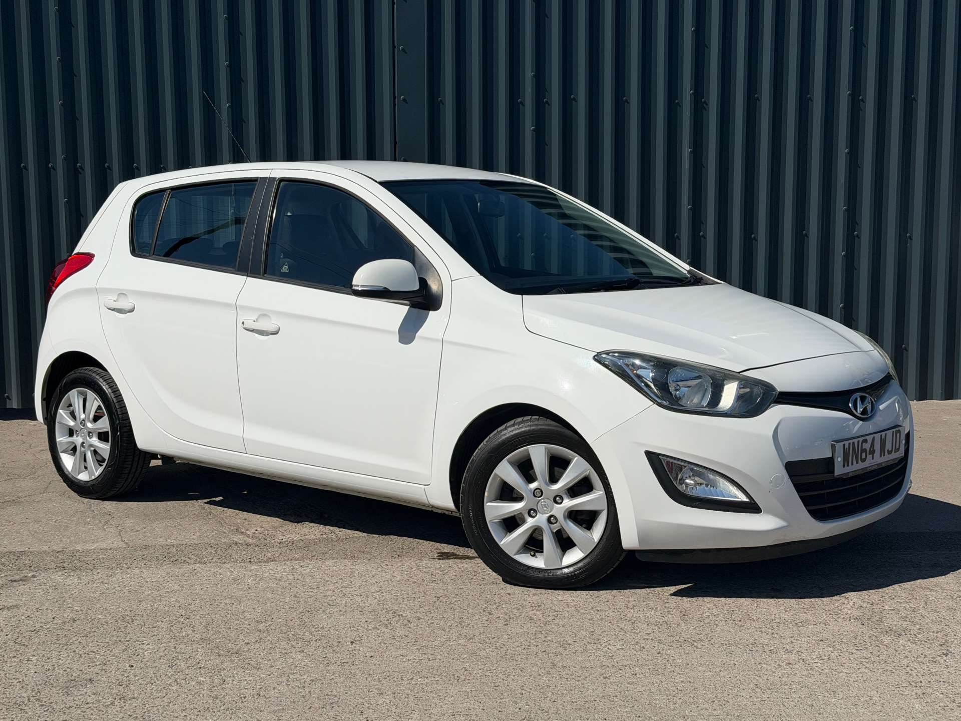 i20